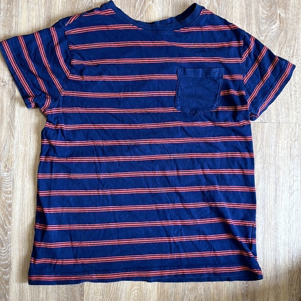 CRAZY 8 Youth Short Sleeved Blue and Red Striped Short Sleeved Tee Shirt. Ex Lg